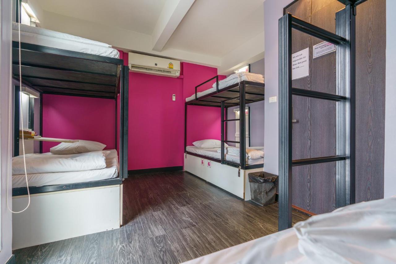 Cheqinn Hostel - Sukhumvit 4 Nana Plaza Bangkok Luaran gambar