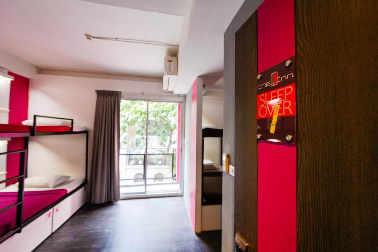 Cheqinn Hostel - Sukhumvit 4 Nana Plaza Bangkok Luaran gambar